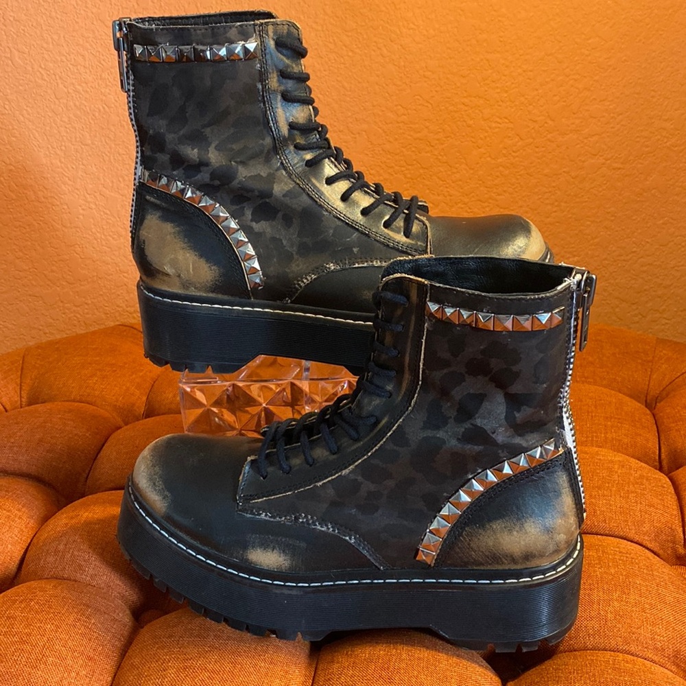 Steve Madden Women's Avenger Heavy Lug-Sole Combat Booties 9M y2k